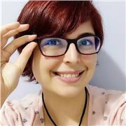 Professora de Arte formada pela Universidade Federal de Uberlândia com especialização em desenho, com foco em Ilustração, História em Quadrinhos e Mangá